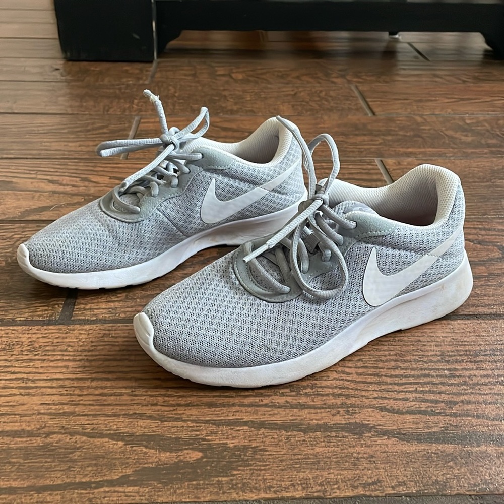 Nike Tennis Shoes